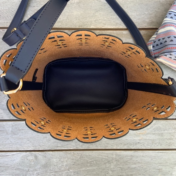 Stella & Dot Marin Bucket Crossbody Bag - Picture 13 of 16